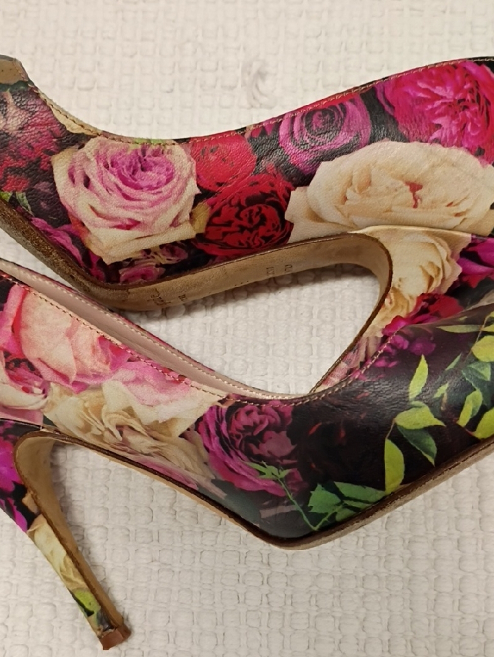 Kate Spade "Roses" Heels - Picture 2 of 6
